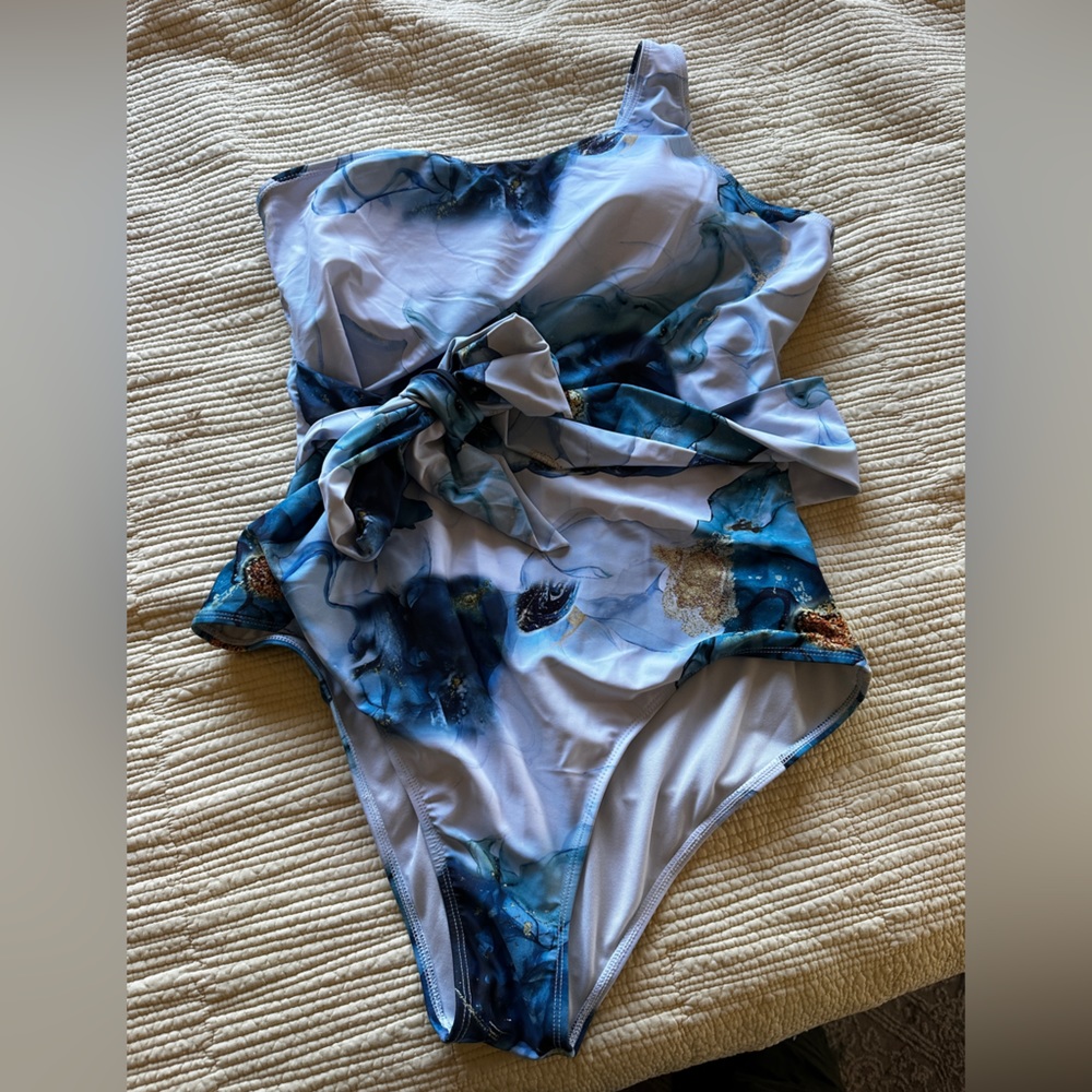 BRAND NEW one shoulder bathing suit!